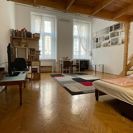 Andrassy Adventures Apartment Budapest Luaran gambar