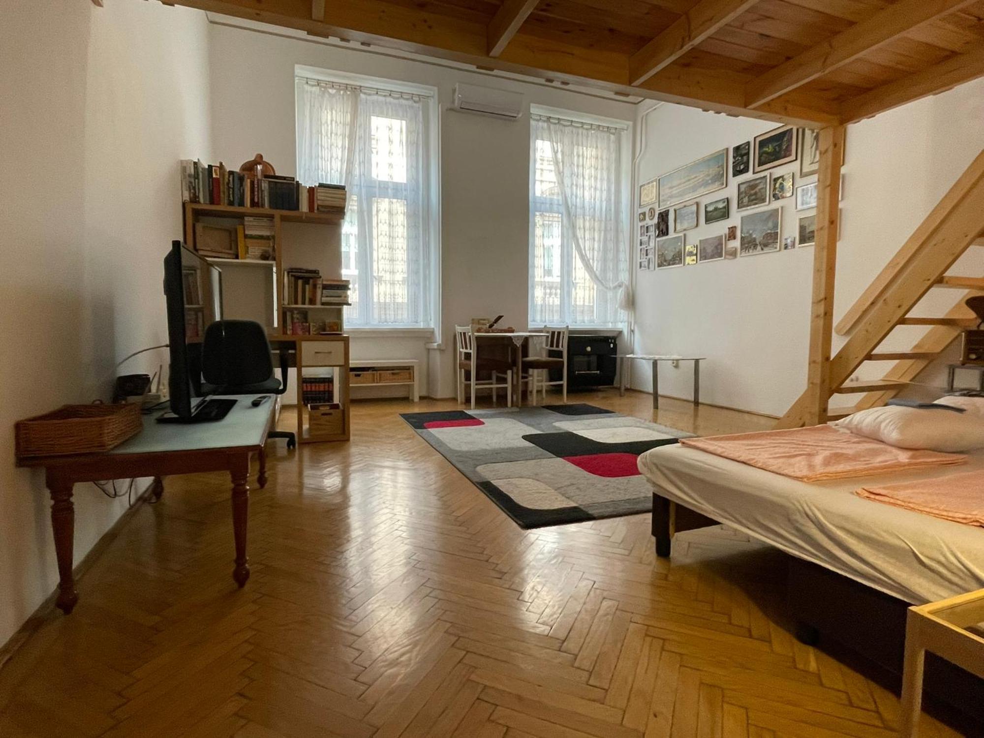 Andrassy Adventures Apartment Budapest Luaran gambar