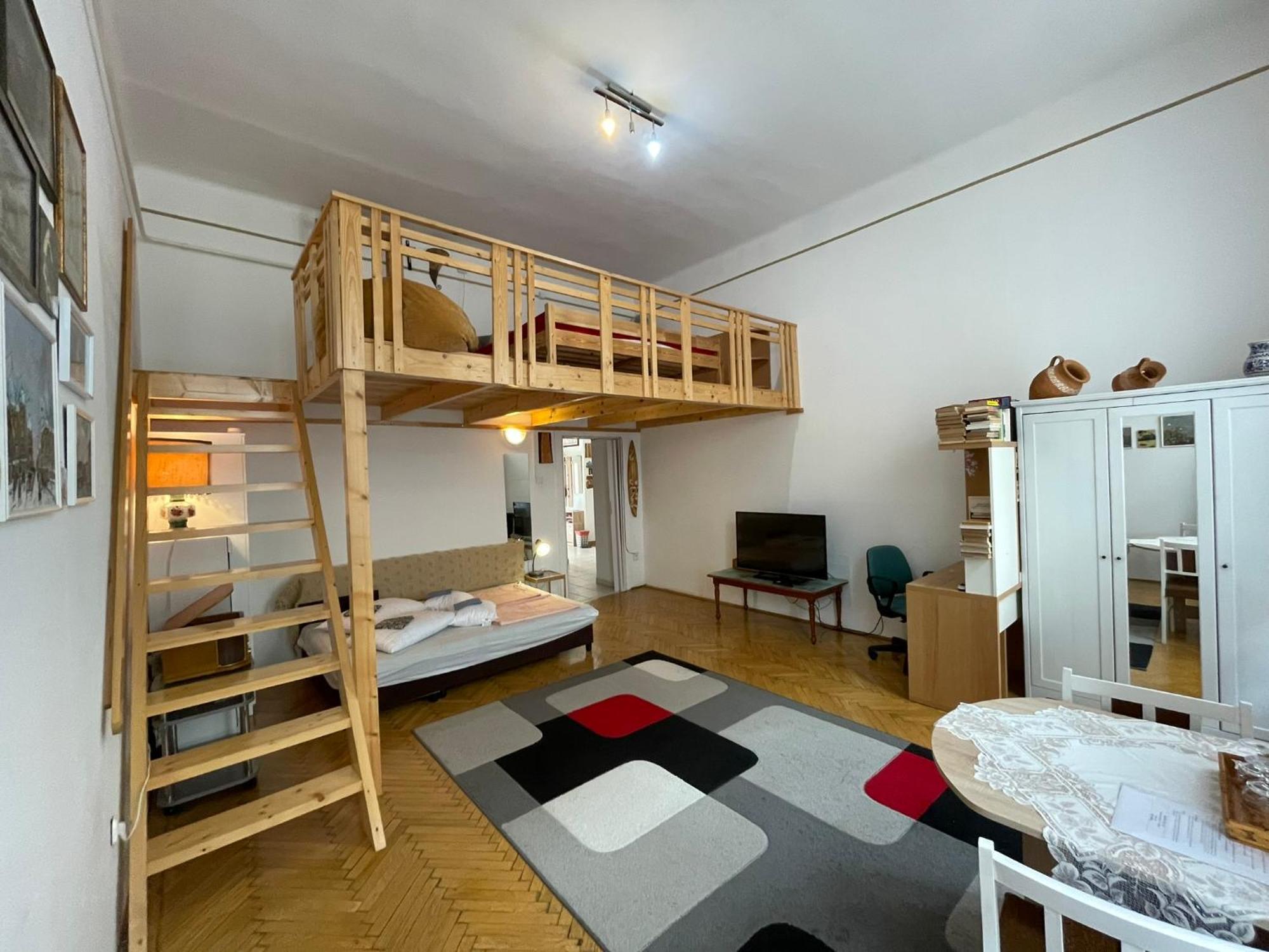 Andrassy Adventures Apartment Budapest Luaran gambar