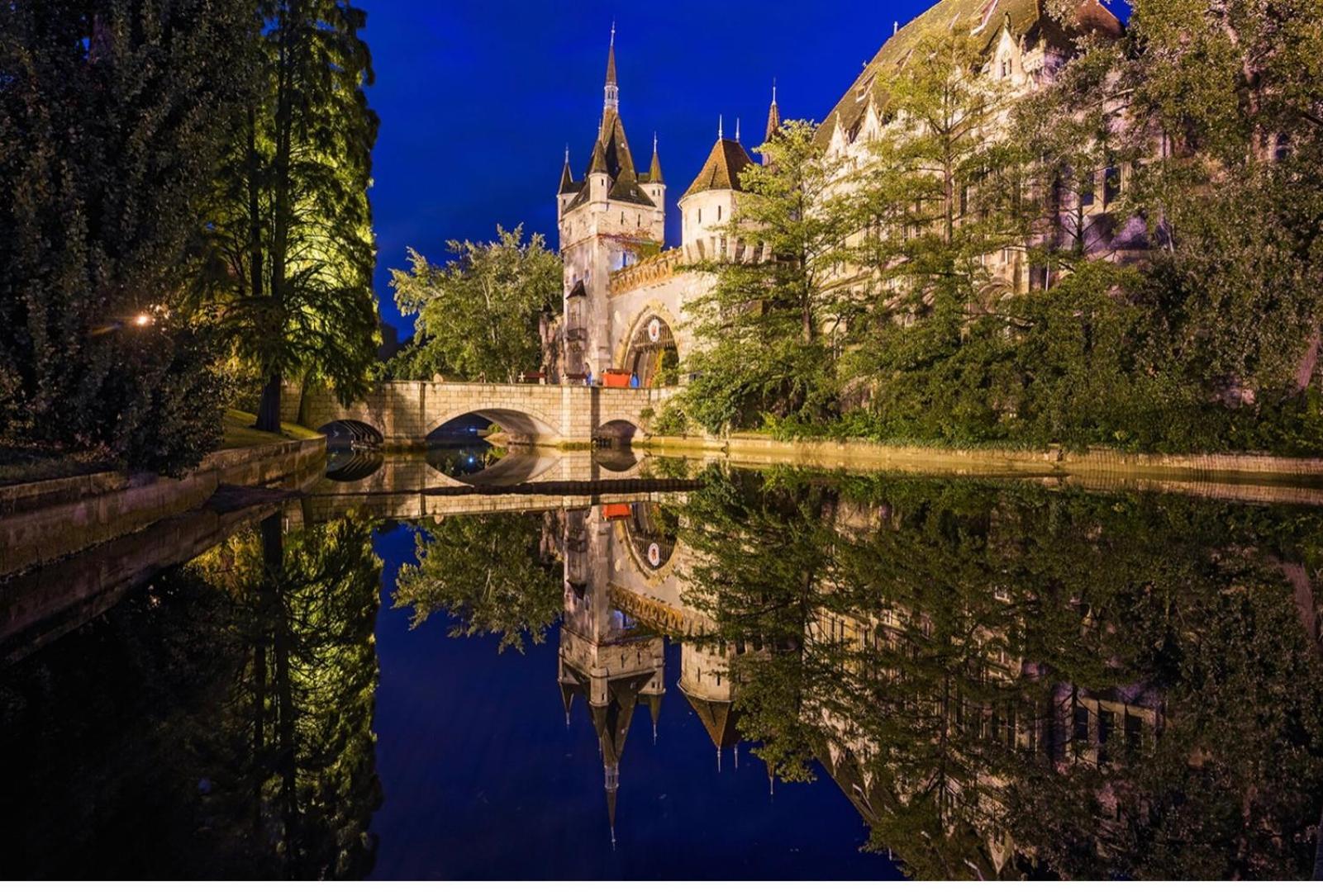 Andrassy Adventures Apartment Budapest Luaran gambar